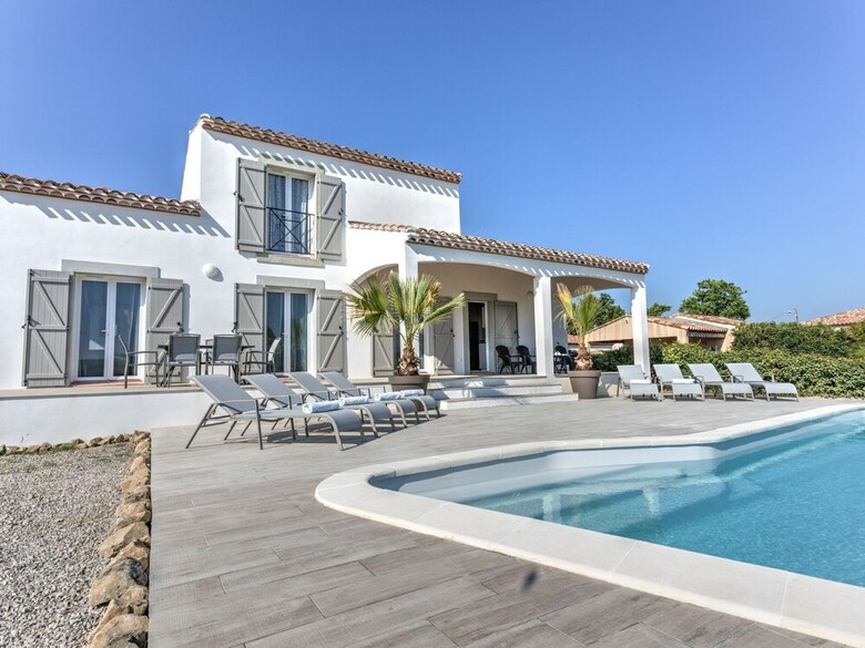 Luxury Villa In Aigne With Swimming Pool