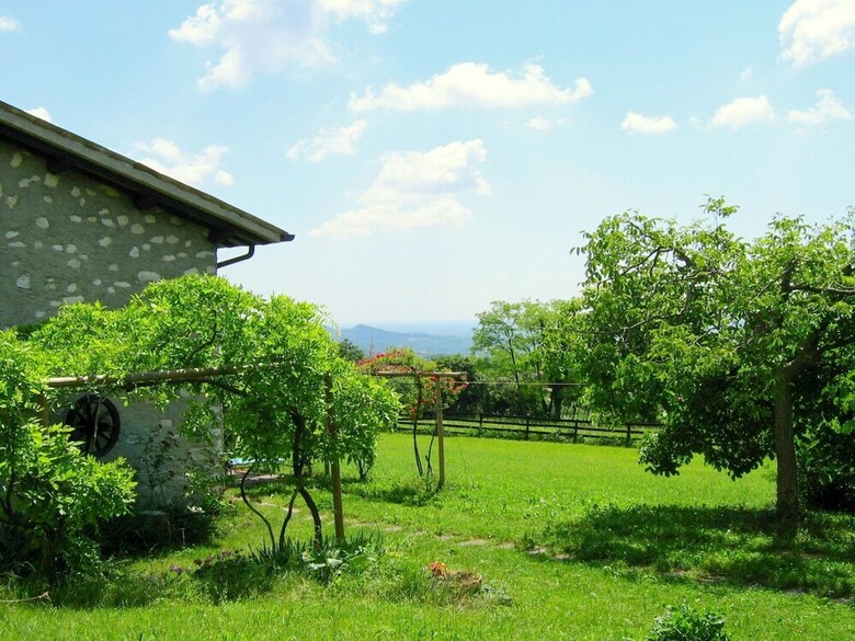 Cozy Detached House, Wide Garden, Wifi