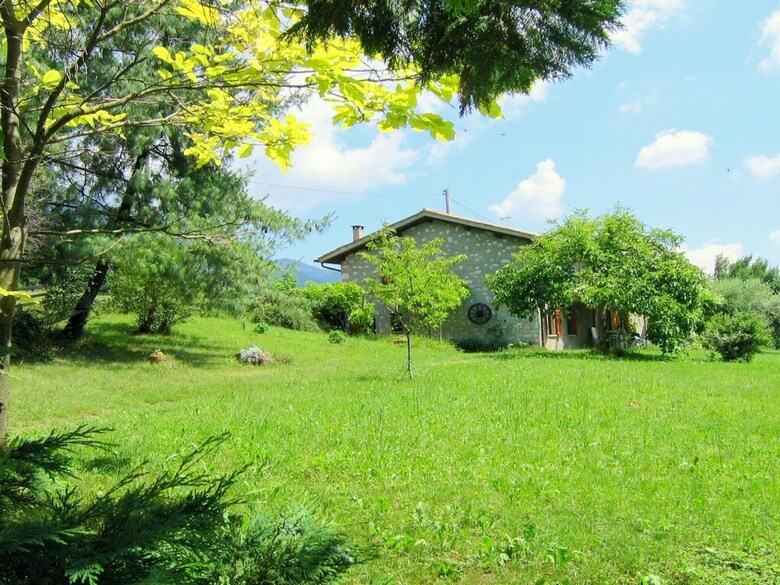 Cozy Detached House, Wide Garden, Wifi