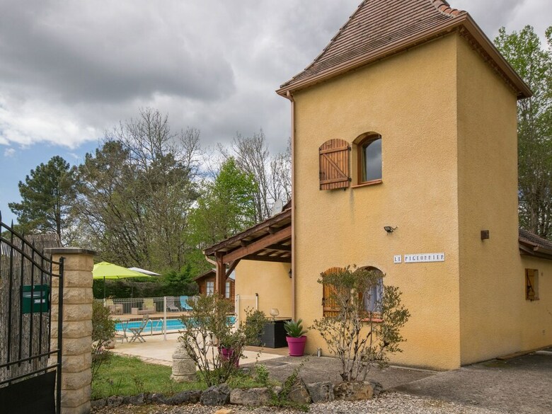 Cozy Villa In Saint-martin-le-redon With Private Pool