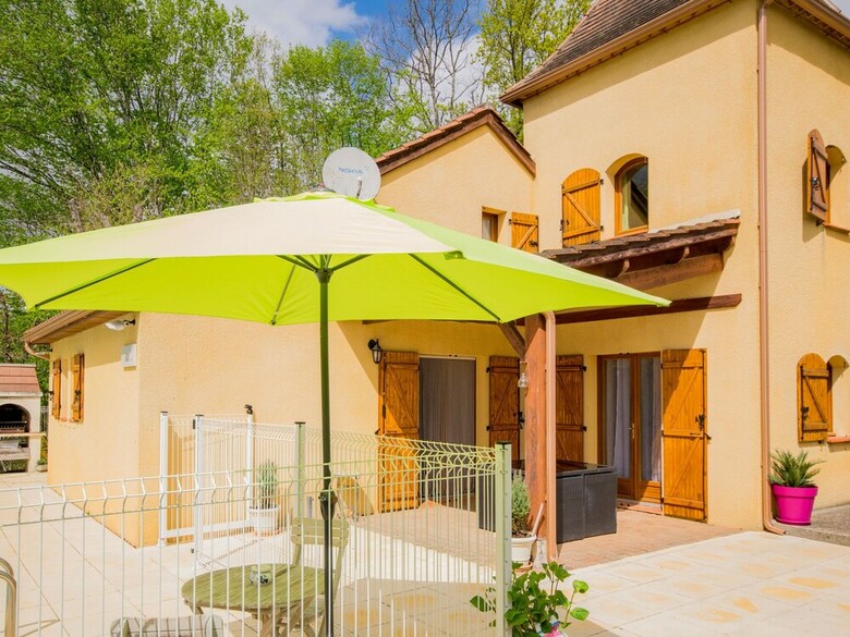 Cozy Villa In Saint-martin-le-redon With Private Pool