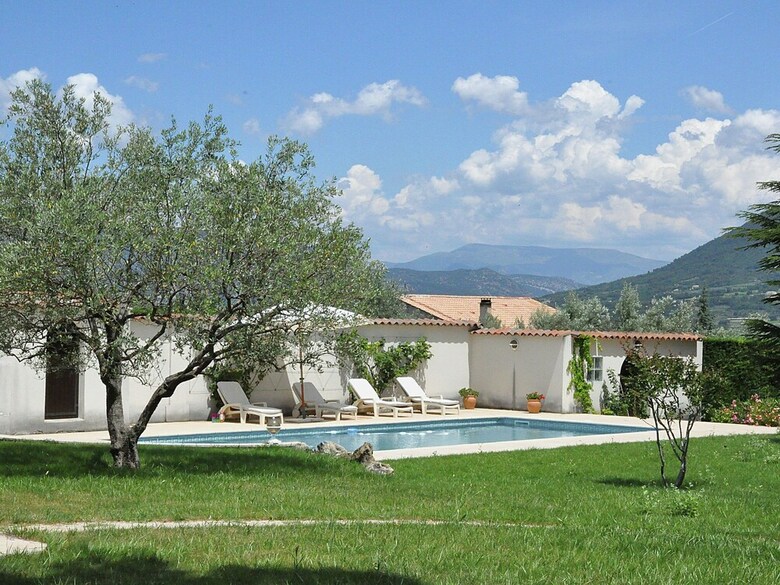 Villa With Private Pool And Splendid View On The Mont Ventoux