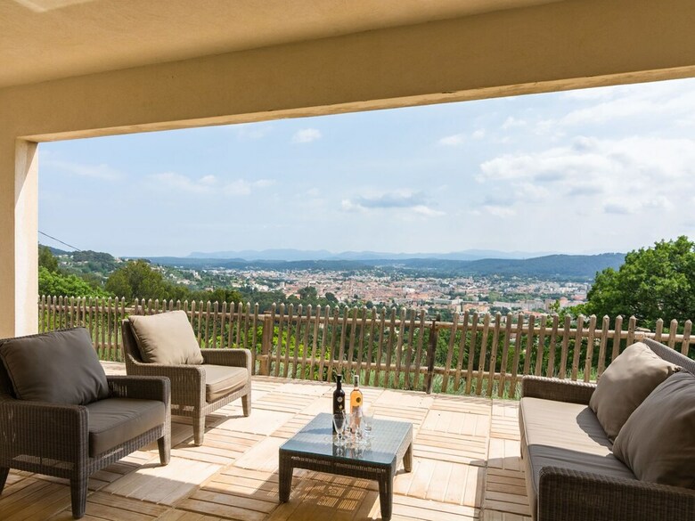Stylish Villa In Draguignan With Swimming Pool
