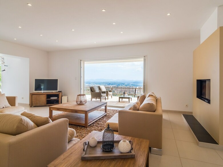Stylish Villa In Draguignan With Swimming Pool