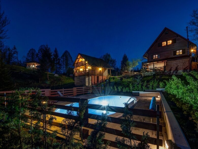 Adorable Home With Pool And Jacuzzi For Use Surrounded By Beautiful Nature !