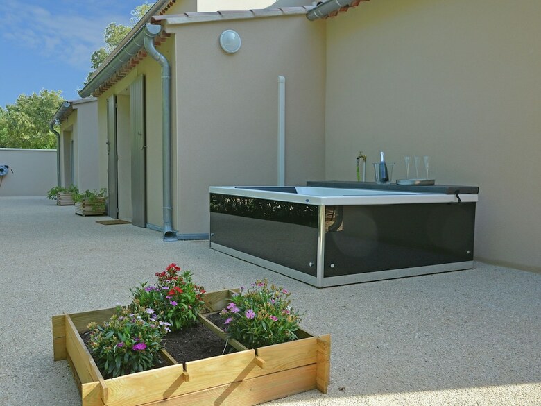 Luxury Villa With Jacuzzi In Carpentras Provence