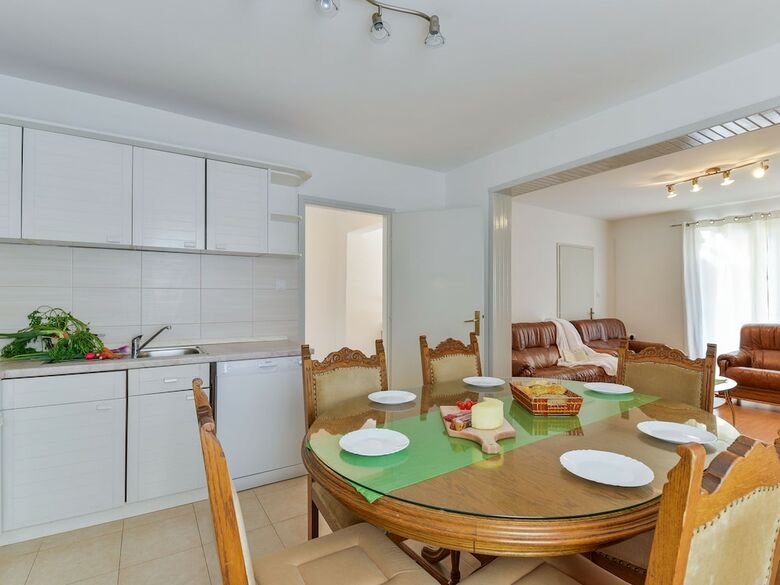 Luxurious Holiday Home With Private Pool ,wellness & Spa