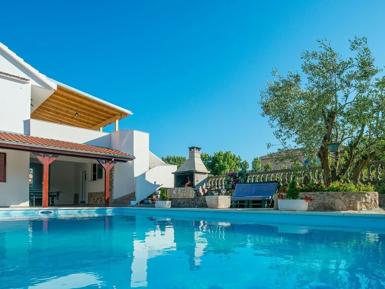 Luxurious Holiday Home With Private Pool ,wellness & Spa