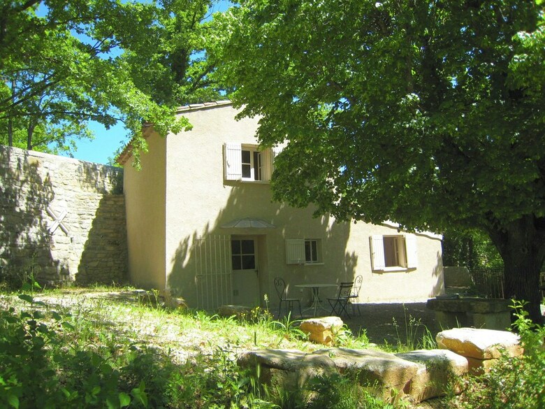 Cozy Cottage In Peaceful Hamlet Saint-martin-de-castillon