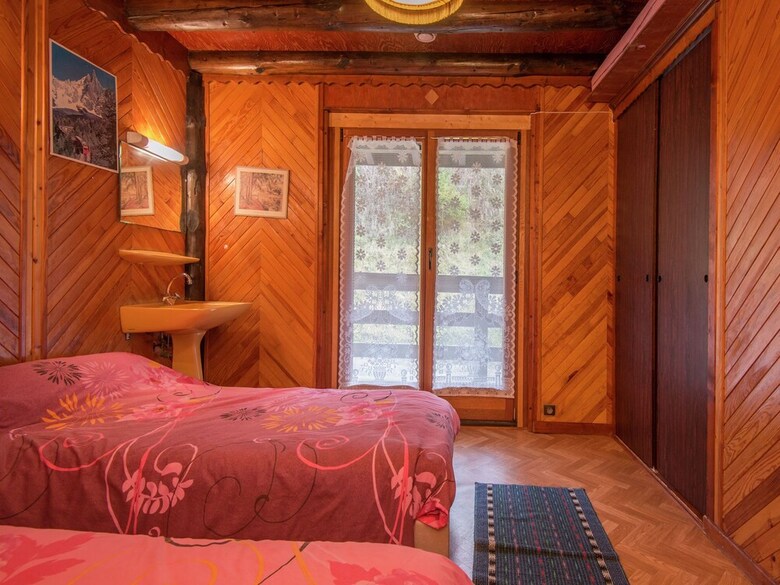 Comfortable, Detached Holiday Home For Nine People Near Les Gets
