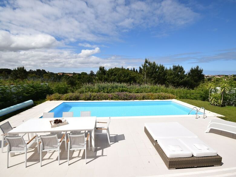 Comfortable Detached Villa With Heated Swimming Pool And Beautiful View