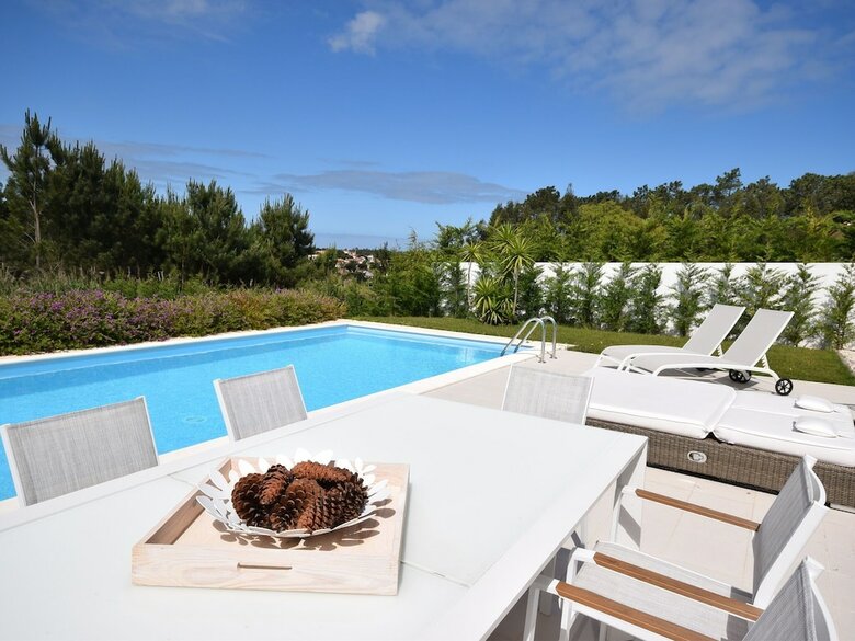 Comfortable Detached Villa With Heated Swimming Pool And Beautiful View