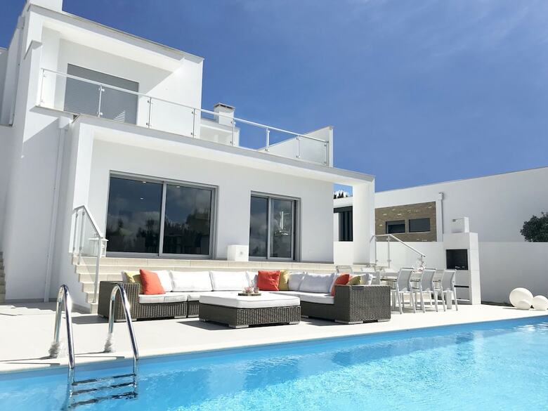 Comfortable Detached Villa With Heated Swimming Pool And Beautiful View