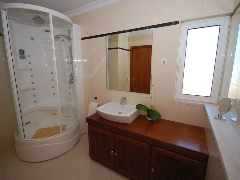 Lavish Villa In Albufeira With Private Swimming Pool