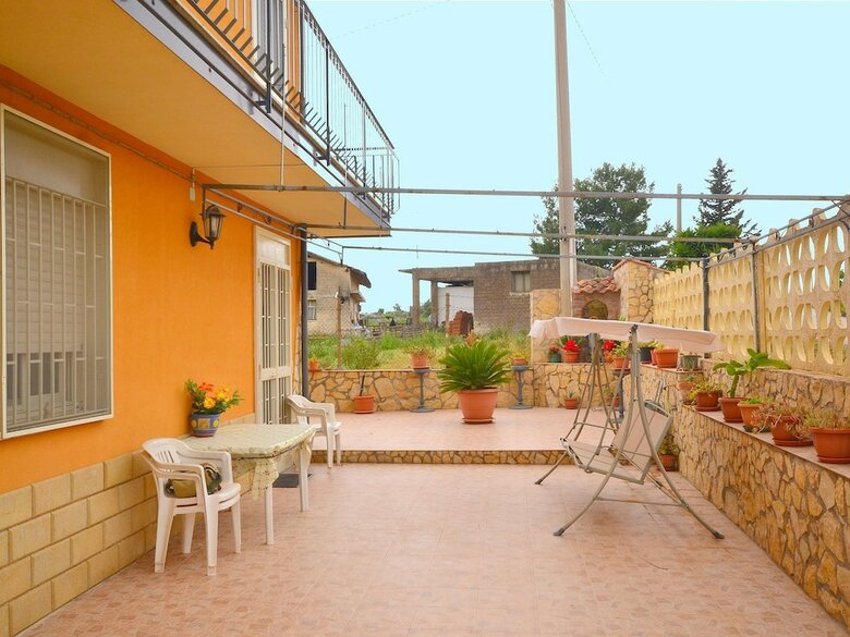 Pleasant Holiday Home With Balcony, Veranda, Barbecue
