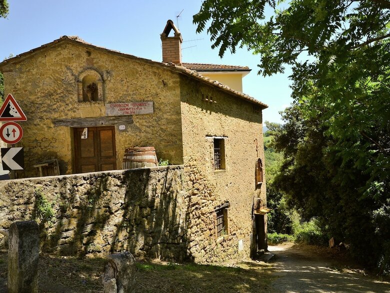 Cozy Holiday Home In Montecastelli Pisano With Balcony