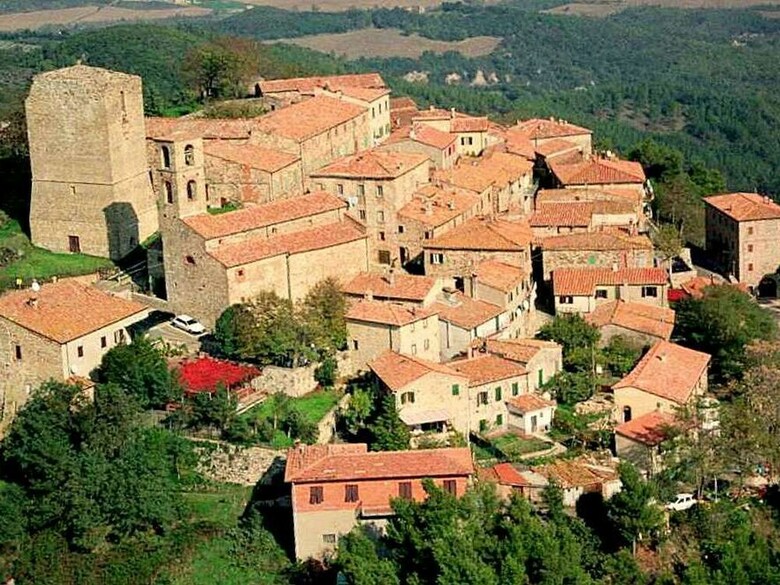 Cozy Holiday Home In Montecastelli Pisano With Balcony