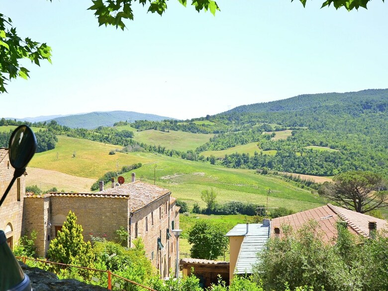 Cozy Holiday Home In Montecastelli Pisano With Balcony