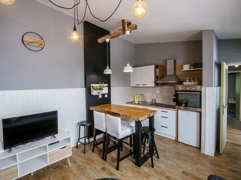 Charming Holiday Home In Ra?anac With Terrace