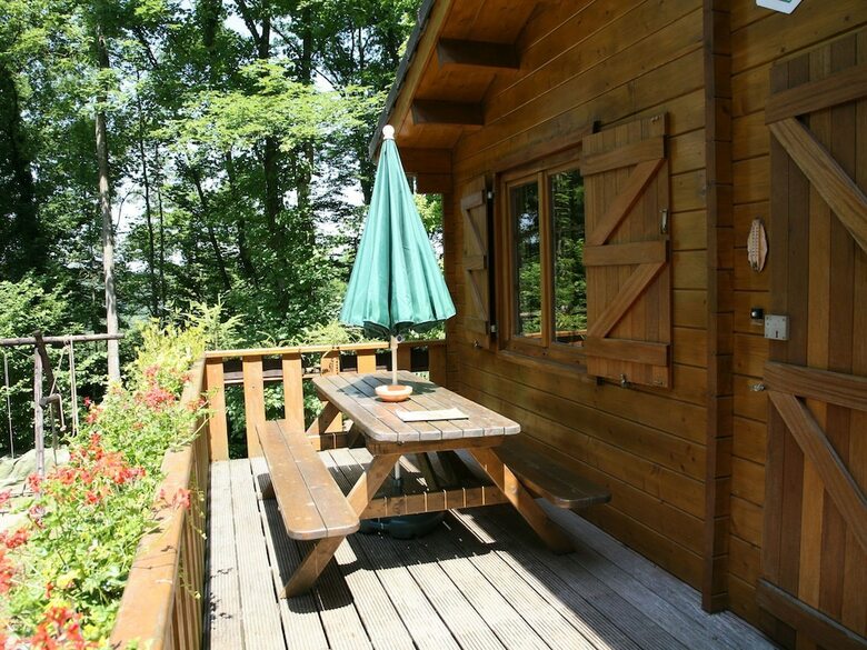 Beautiful Chalet Situated In The Pleasant Area Bomal