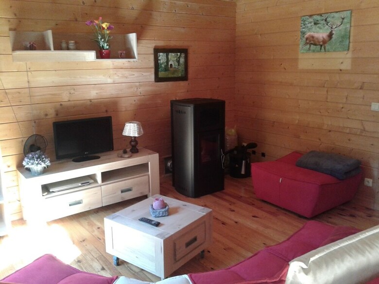 Beautiful Chalet Situated In The Pleasant Area Bomal