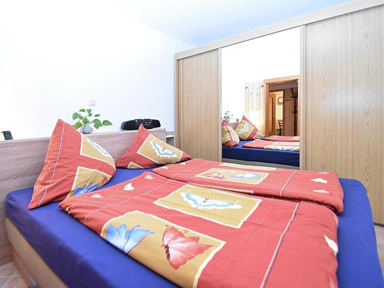 Cozy Apartment In Oelsnitz With Ore Mountains View