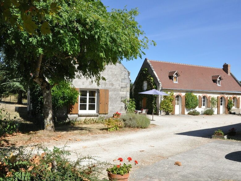 Luxurious Holiday Home In Montrichard With Pool