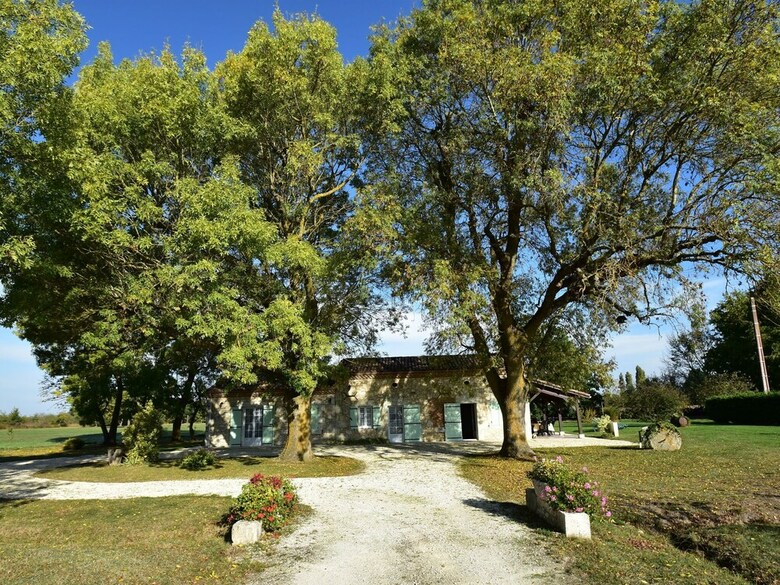 Spacious Holiday Home In Saint-nexans With Terrace