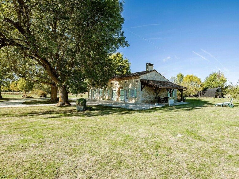 Spacious Holiday Home In Saint-nexans With Terrace