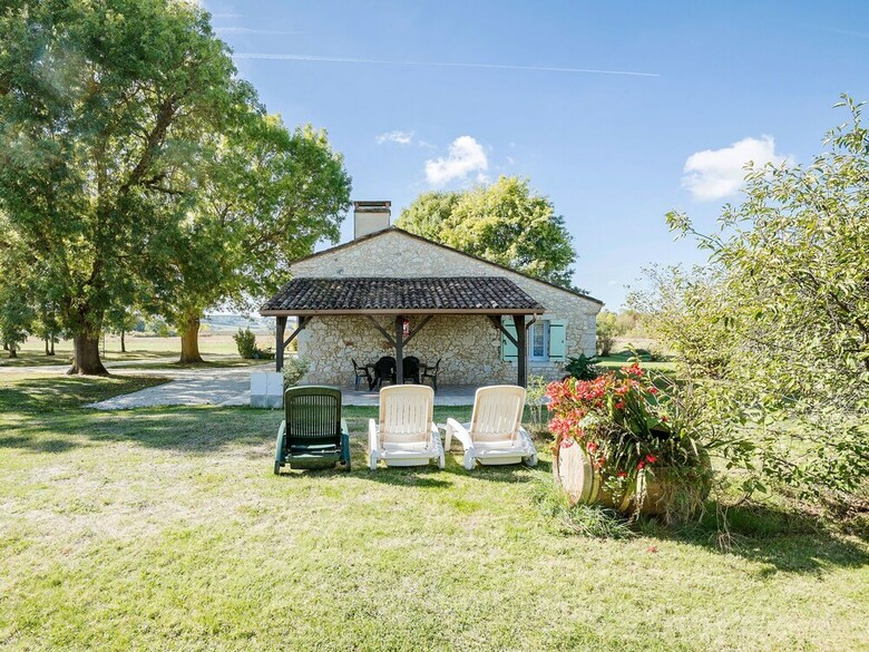 Spacious Holiday Home In Saint-nexans With Terrace
