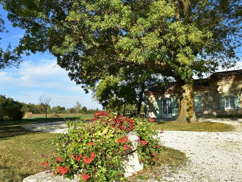 Spacious Holiday Home In Saint-nexans With Terrace