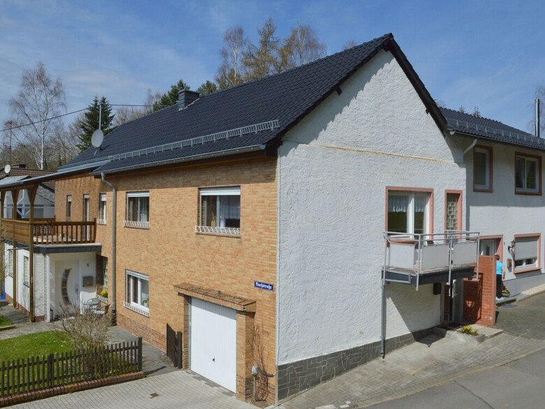 Cozy Apartment In Kerpen With Garden