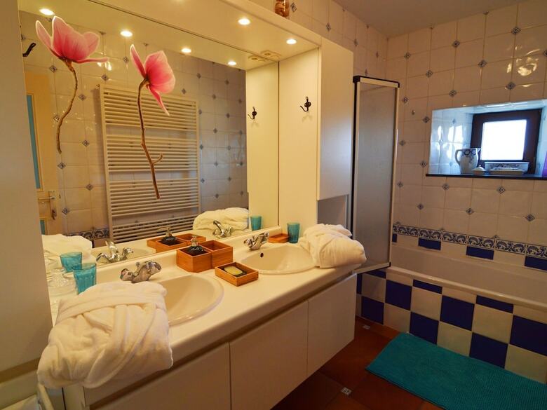 Charming And Spacious Cottage For Lovers, En For Walkers!