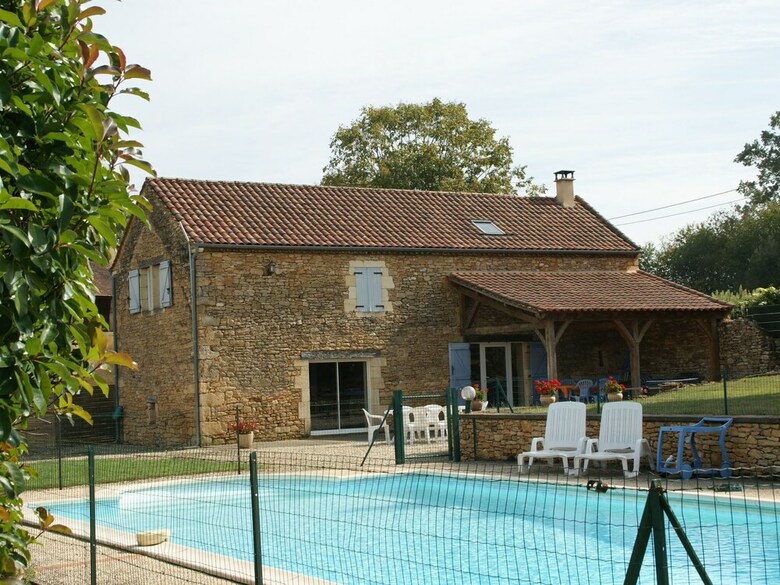 Spacious Holiday Home In Besse With Swimming Pool