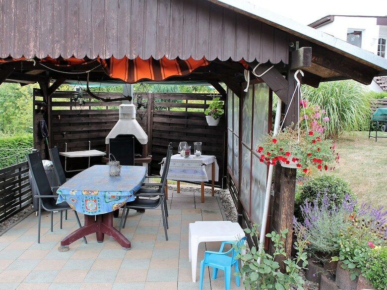 Beautiful Apartment In Proseken With Garden