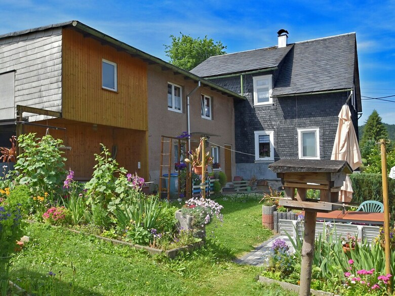 Cozy Apartment In Altenfeld With Garden