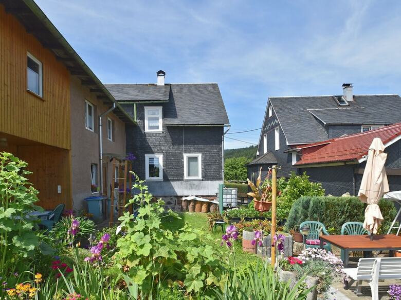 Cozy Apartment In Altenfeld With Garden