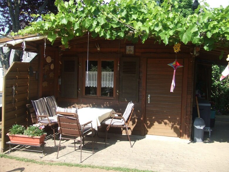 Charming Apartment In Daun Near Lake