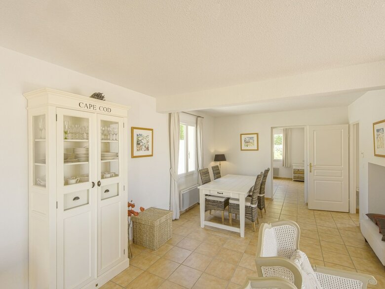 Modern Villa In Saumane-de-vaucluse With Swimming Pool