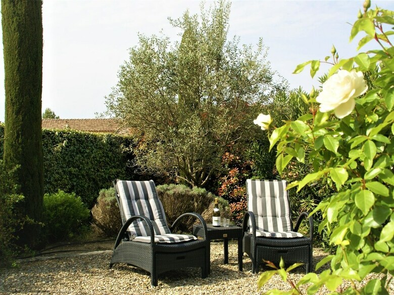 Modern Villa In Saumane-de-vaucluse With Swimming Pool