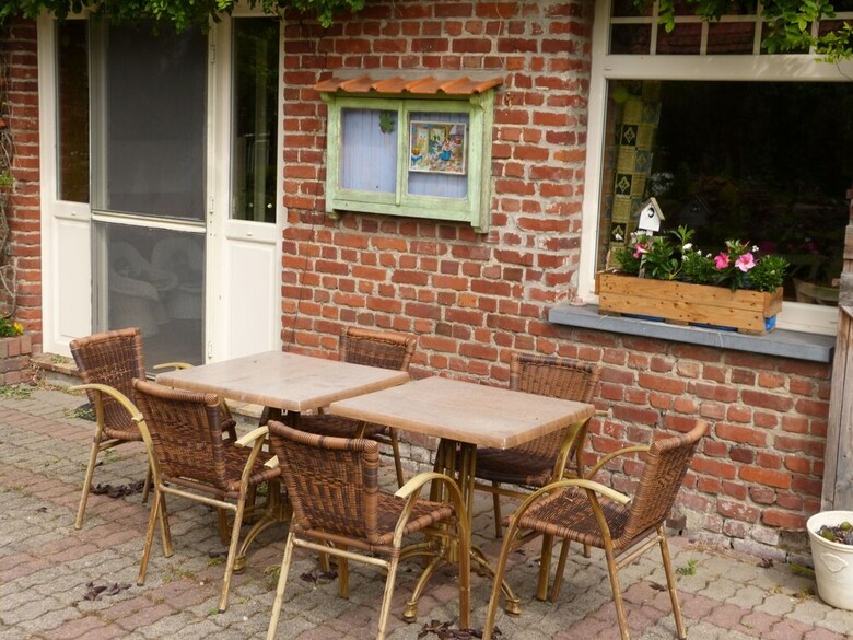Cozy Holiday Home In Hondschoote With Terrace