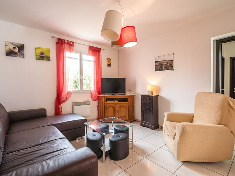Quaint Villa In Aigues-vives With Private Pool