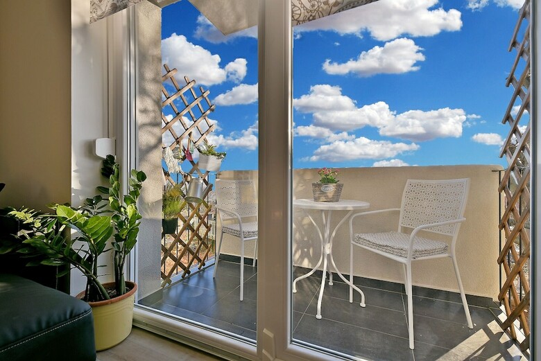 Apartment 1811