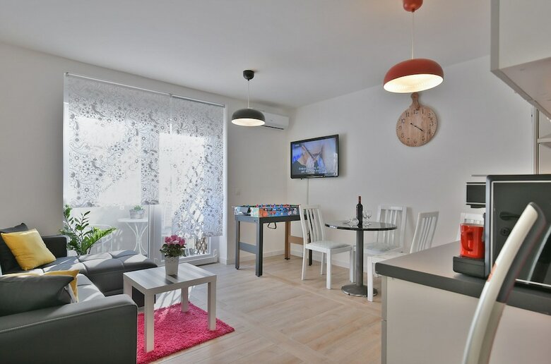 Apartment 1811