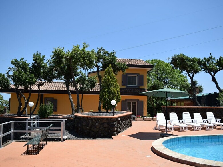 Charming Holiday Home In Piedimonte Etneo With Pool