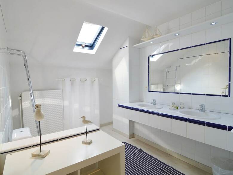 Charming Cottage, Tastefully Presented And Located In The Meuse Valley