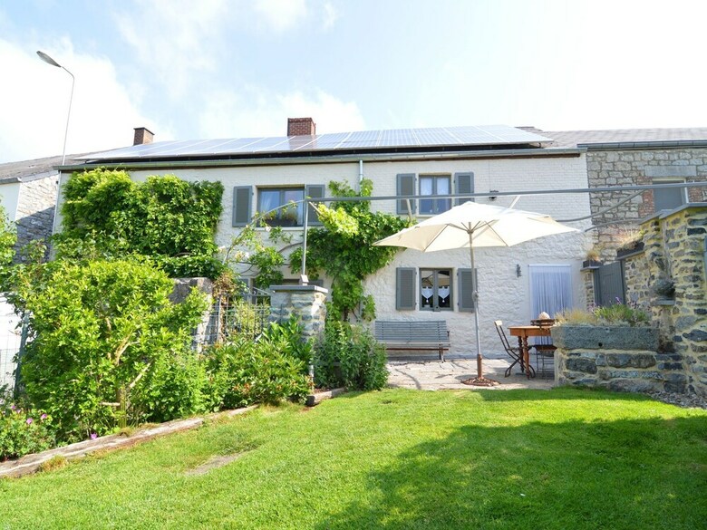 Charming Cottage, Tastefully Presented And Located In The Meuse Valley