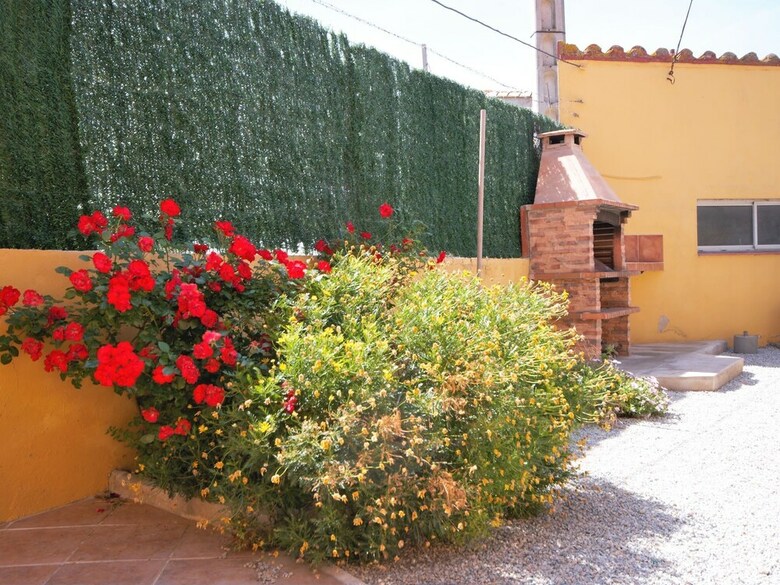 Luxurious Cottage In Vila-sacra With Terrace