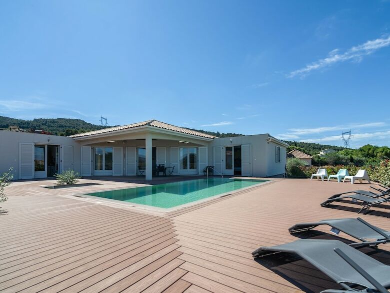 Luxury Villa With Private Swimming Pool In Oupia