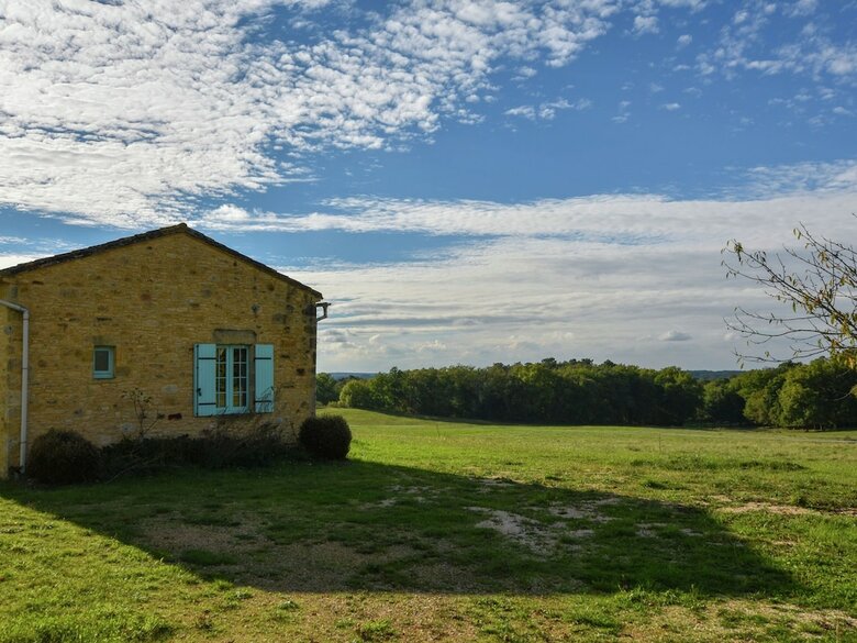 Lovely Holiday Home In Biron With Swimming Pool